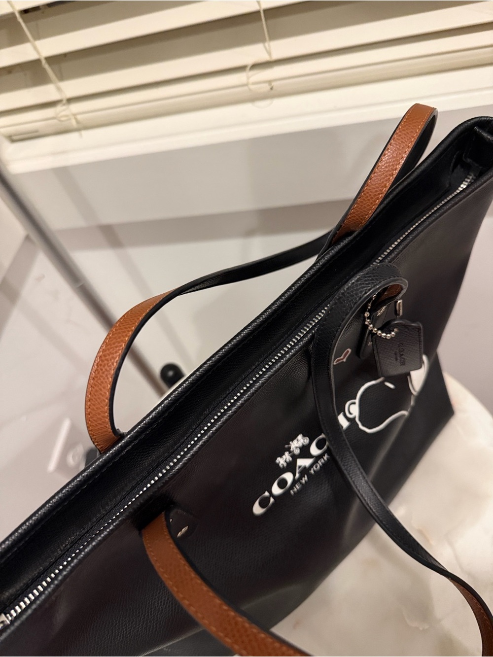 Coach x Peanuts Snoopy City Zip Tote [limited edition] - Picture 3 of 13